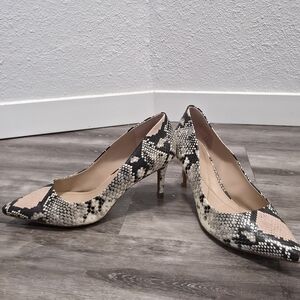 Elegant Snakeskin Patterned Heels in Black and Cream
